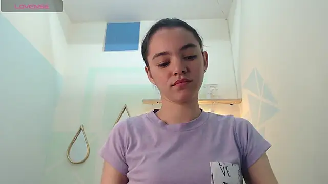 Mia-kalinfa online show from February 17, 2025, 12:48 pm