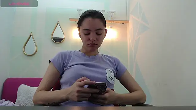 Mia-kalinfa online show from March 18, 2025, 12:58 pm