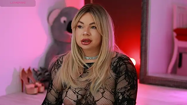 Snapshot of MissLilaa chatting on March 22, 2025, 5:41 pm MissLilaa online show from March 22, 2025, 5:41 pm