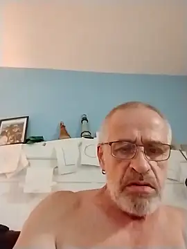 geilerschwanz64 online show from December 4, 2025, 4:33 am