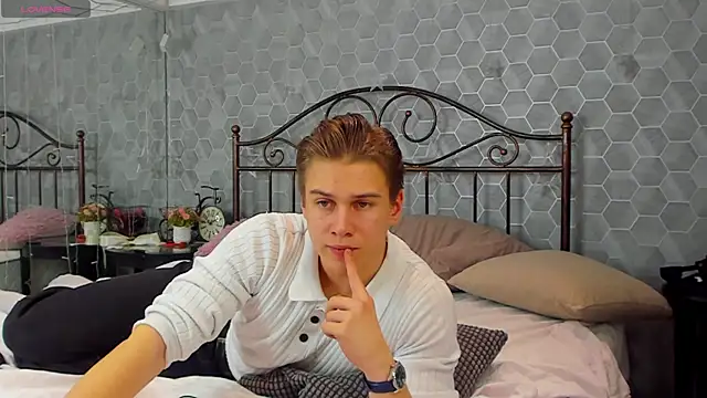 Snapshot of Marcus_Swampov chatting on December 22, 2024, 2:28 am Marcus Swampov online show from December 22, 2024, 2:28 am