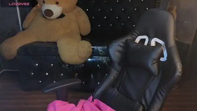 Kitty fox b online show from October 29, 2025, 12:51 pm