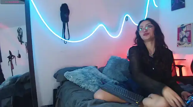 katianzayn online show from December 14, 2024, 4:56 am