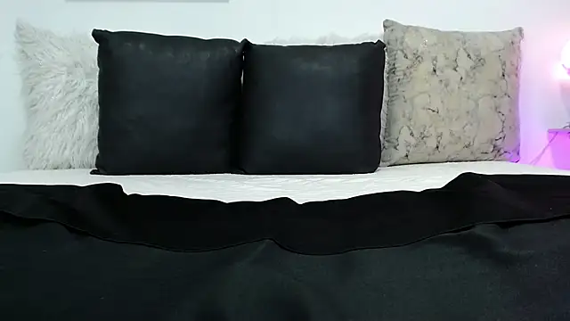 valery-rivas online show from March 22, 2025, 7:09 pm