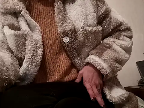 filipasantosx online show from February 16, 2025, 8:11 pm