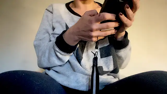 filipasantosx online show from February 25, 2025, 5:47 pm