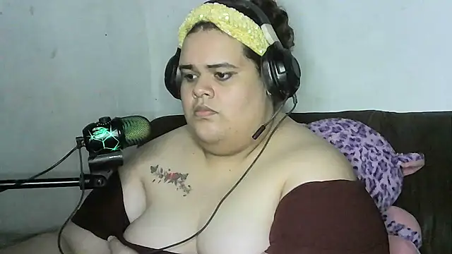 GeovanaLiveHot online show from October 27, 2025, 7:34 am