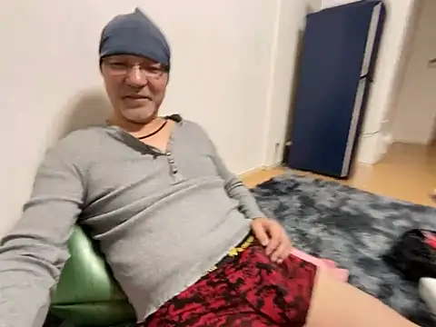 Snapshot of Grandpa29hijii chatting on February 3, 2025, 1:51 pm Grandpa29hijii online show from February 3, 2025, 1:51 pm