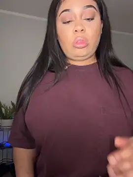 camiliaskye online show from February 5, 2026, 6:07 am