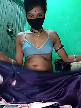 Snapshot of Hoty_girl_143 chatting on November 4, 2025, 5:28 am Hoty girl 143 online show from November 4, 2025, 5:28 am