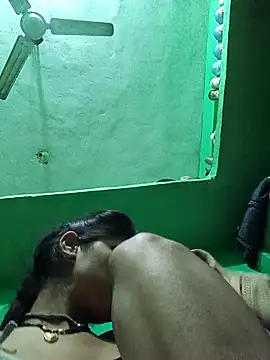 Snapshot of Hoty_girl_143 chatting on November 5, 2025, 2:55 am Hoty girl 143 online show from November 5, 2025, 2:55 am