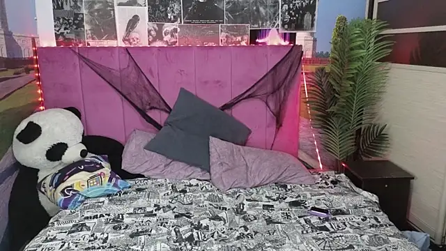 Snapshot of Baby_lunatic chatting on December 10, 2024, 9:33 pm Baby lunatic online show from December 10, 2024, 9:33 pm