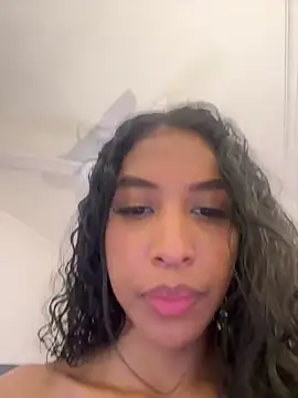 Snapshot of IamCrystal2 chatting on June 11, 2026, 2:53 am IamCrystal2 online show from June 11, 2026, 2:53 am