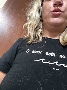 Snapshot of Bia_sexynovaes chatting on March 11, 2025, 2:51 pm Bia sexynovaes online show from March 11, 2025, 2:51 pm