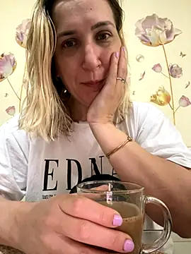 Snapshot of Bia_sexynovaes chatting on October 27, 2025, 12:20 pm Bia sexynovaes online show from October 27, 2025, 12:20 pm