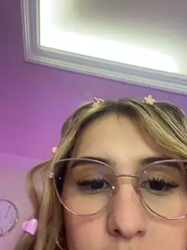 sophijenner online show from March 17, 2025, 2:12 pm