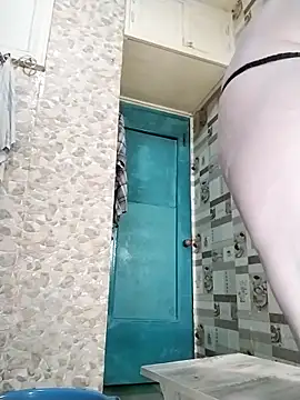 Holly-69 online show from March 6, 2026, 9:33 pm