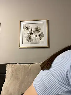 imlindapink online show from January 21, 2025, 9:15 pm