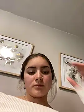 imlindapink online show from February 5, 2025, 6:37 pm