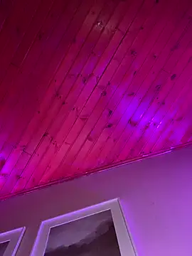 imlindapink online show from March 12, 2025, 1:58 am