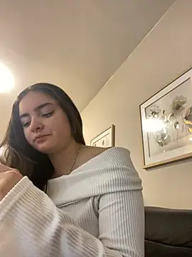 imlindapink online show from March 18, 2025, 4:59 pm