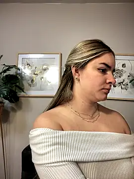 imlindapink online show from September 8, 2025, 4:17 pm