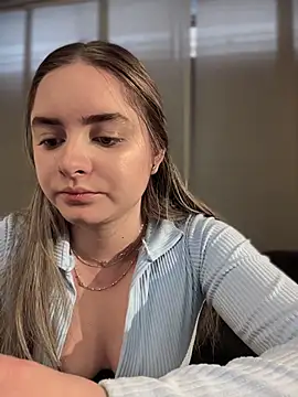 imlindapink online show from October 15, 2025, 3:12 pm