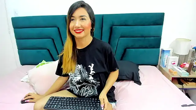 LisaWhite  online show from March 3, 2025, 10:20 pm