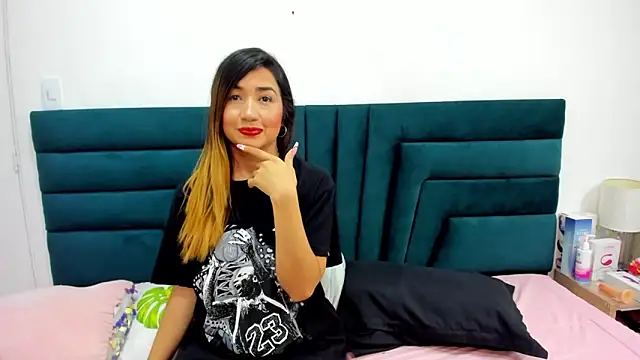 LisaWhite  online show from March 4, 2025, 1:23 am