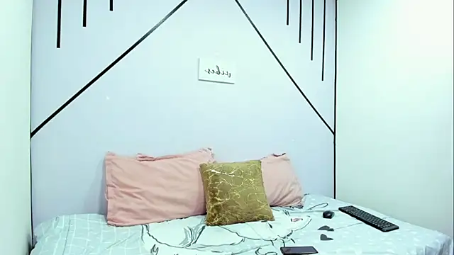 LisaWhite  online show from November 7, 2025, 1:11 pm