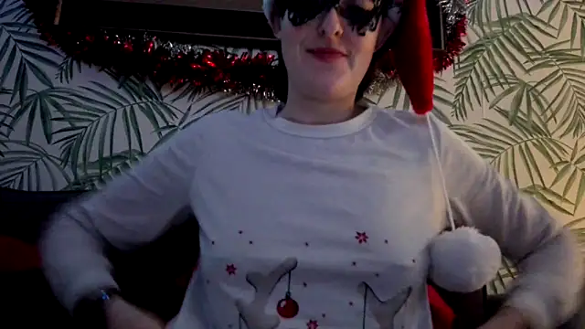 Snapshot of LexiSnowUK chatting on December 3, 2024, 9:55 am LexiSnowUK online show from December 3, 2024, 9:55 am