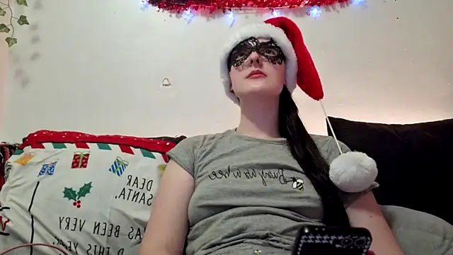 Snapshot of LexiSnowUK chatting on December 5, 2024, 7:28 pm LexiSnowUK online show from December 5, 2024, 7:28 pm