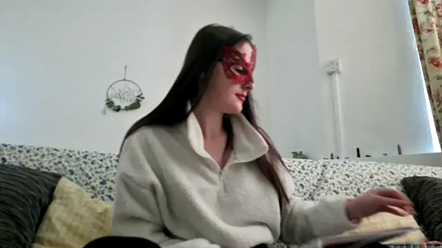 Snapshot of LexiSnowUK chatting on December 4, 2025, 12:36 pm LexiSnowUK online show from December 4, 2025, 12:36 pm