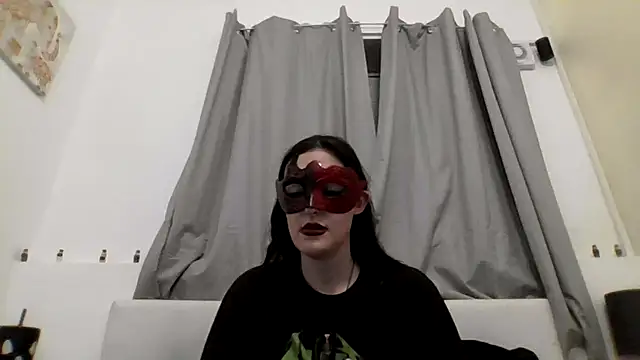 Snapshot of LexiSnowUK chatting on December 13, 2025, 9:20 pm LexiSnowUK online show from December 13, 2025, 9:20 pm