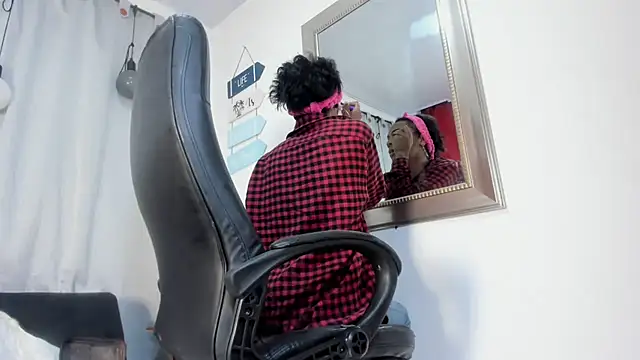 Strella ferrera online show from March 12, 2025, 4:08 am