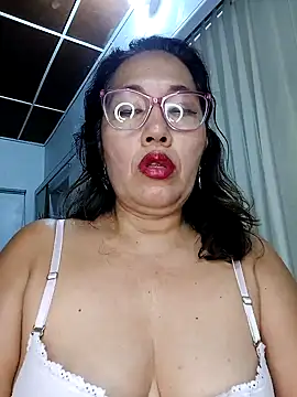anniecoopeer online show from January 8, 2025, 11:30 pm