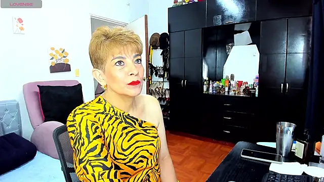 Snapshot of Angelina_Stone_65 chatting on April 21, 2026, 9:39 pm Angelina Stone 65 online show from April 21, 2026, 9:39 pm
