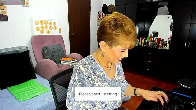 Snapshot of Angelina_Stone_65 chatting on May 4, 2026, 9:55 pm Angelina Stone 65 online show from May 4, 2026, 9:55 pm