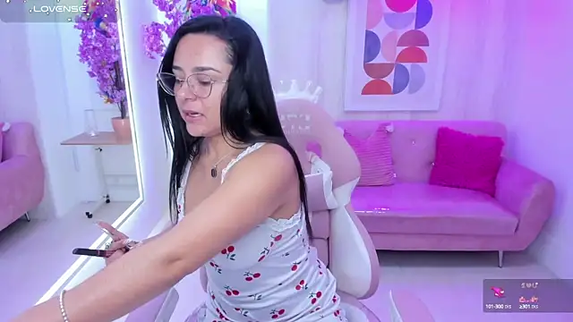 Tiara rr online show from September 20, 2025, 7:48 pm