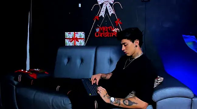 JUSTIN FULLER1 online show from December 11, 2024, 12:55 pm