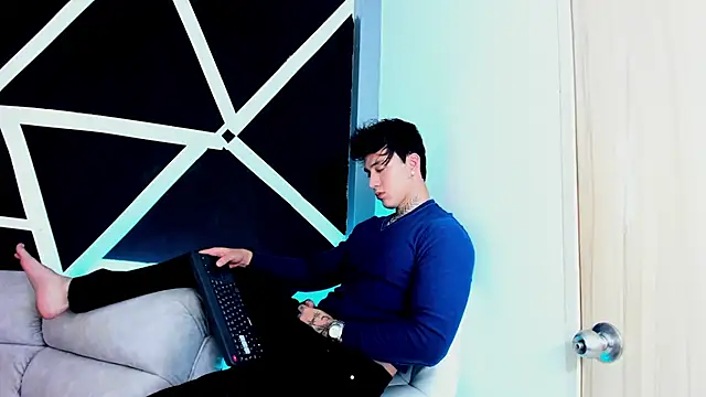 JUSTIN FULLER1 online show from September 19, 2025, 12:45 am