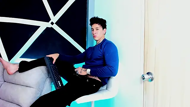 JUSTIN FULLER1 online show from September 19, 2025, 7:03 pm