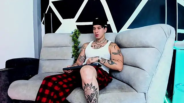 JUSTIN FULLER1 online show from October 10, 2025, 3:33 pm