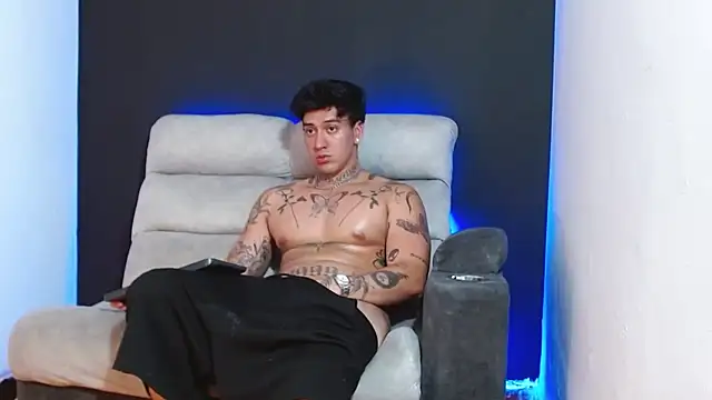 JUSTIN FULLER1 online show from December 20, 2025, 8:32 am