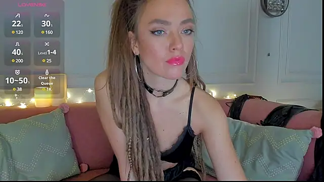 Snapshot of KellyFouler chatting on December 6, 2024, 12:38 pm KellyFouler online show from December 6, 2024, 12:38 pm