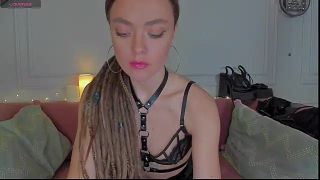 Snapshot of KellyFouler chatting on February 10, 2025, 1:44 pm KellyFouler online show from February 10, 2025, 1:44 pm