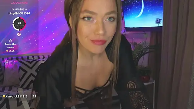 KellyFouler online show from December 17, 2025, 2:34 pm