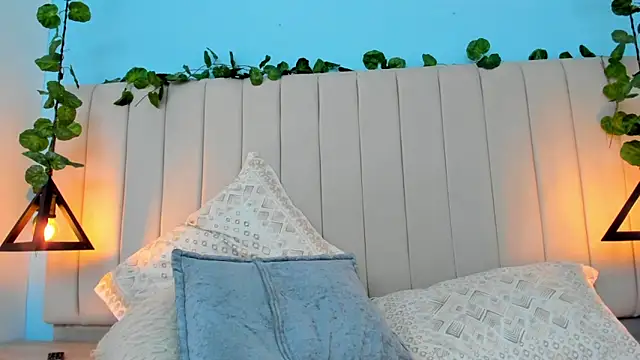 JulianaWaldo online show from December 22, 2024, 7:42 pm