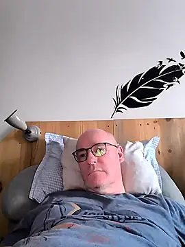 bogland33 online show from February 19, 2025, 4:55 pm
