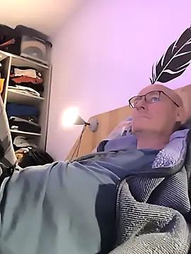 bogland33 online show from November 17, 2025, 7:41 pm